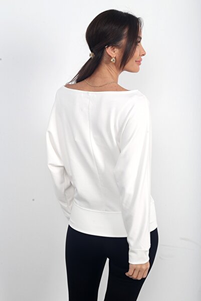 By Saygı Γυναικείο μονόχρωμο μπλουζάκι με μακρύ μανίκι με λαιμόκοψη καγιάκ