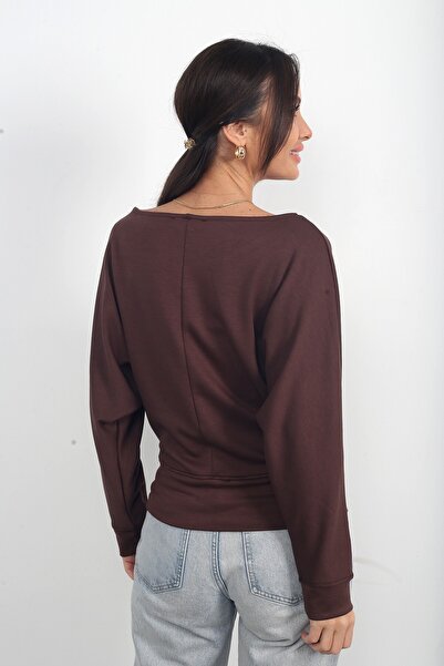 By Saygı Γυναικείο μονόχρωμο μπλουζάκι με μακρύ μανίκι με λαιμόκοψη καγιάκ