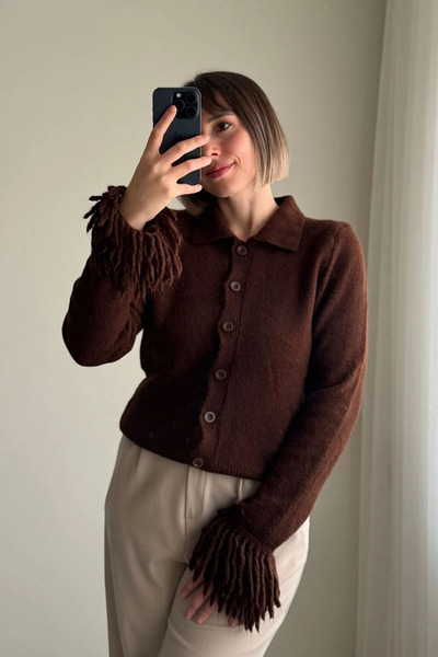 Kubos Moda Cardigan maro cu guler polo cu ciucuri pe mâneci