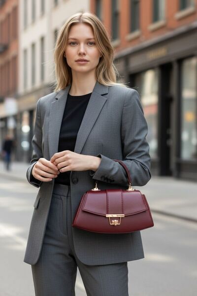 GIG حقيبة يد وكتف نسائية بتصميم بيضاوي مع تفاصيل قفل ذهبي