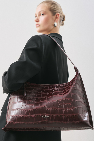Manuka Textured Leather Shoulder Bag Burgundy