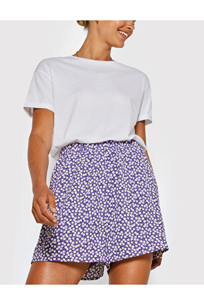 Noisy May Pantaloni scurti, Mov