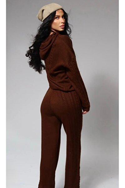 Pretty Women's knitted suit