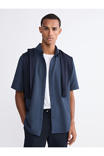 LC Waikiki قميص رجالي بقصة عادية