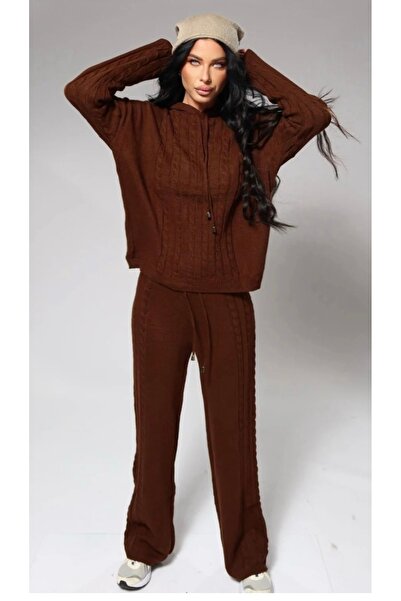 Pretty Women's knitted suit