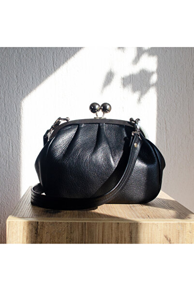 FİLİZ ENGİN Hakiki Deri Gümüş Renk Klipsli Çanta