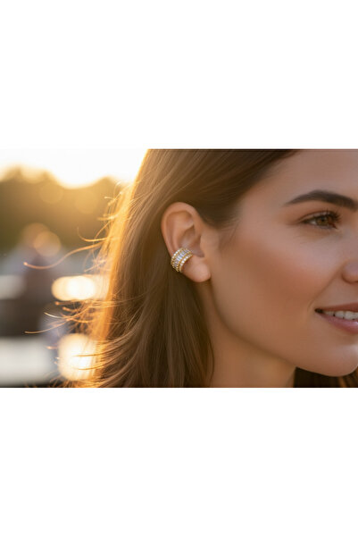 Mevi Atelier أقراط مرصعة بالأحجار الكريمة