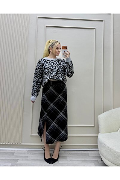 Moda Palmiss Plaid Pocketed Skirt with Slit Front Zipper Holes at the Waist