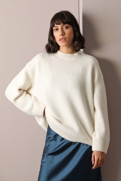 Ferraro Ecru Long Sleeve Crew Neck Cashmere Oversized Women's Knitwear Sweater