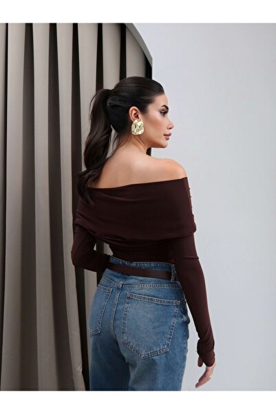 ESRAHELVACI Open Shoulder Blouse with Collar Brooch