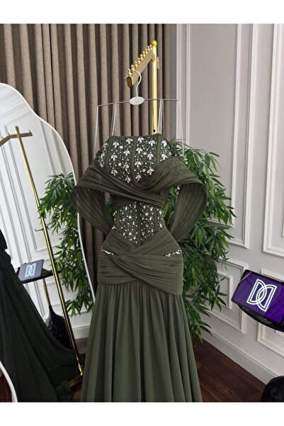 My first response Hand-embroidered chiffon evening dress