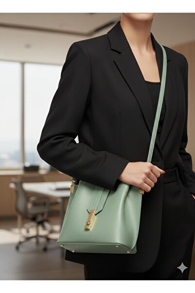 ZERVA QUEEN حقيبة نسائية كروس بحزام قابل للقفل معدني بثلاثة أقسام