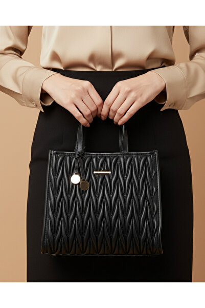 REDTAG حقيبة نسائية سوداء مبطنة