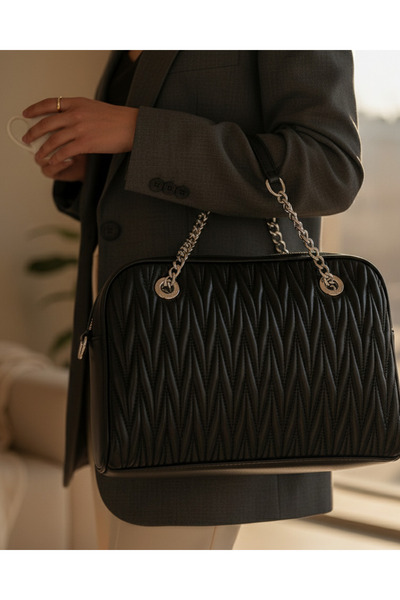 REDTAG حقيبة بولين نسائية سوداء اللون