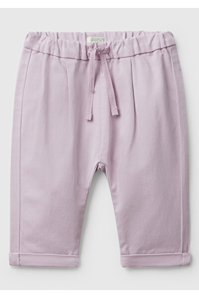 United Colors of Benetton بنطلون بيبي ليلك رابيت مطرز ومزين بالدانتيل على الو...