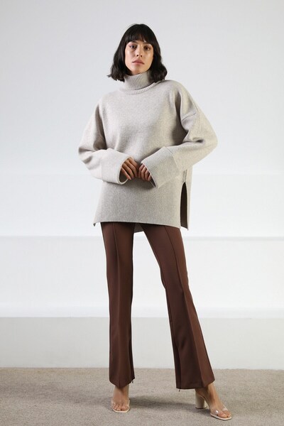 Ferraro A.Beige Long Sleeve Women's Knitwear Sweater with Slit Turtlenecks on the Sides and Cashmere