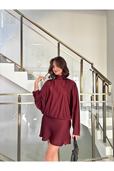 Sude Kızanlıklı فستان ساتان مطرز بأكمام على شكل خفاش