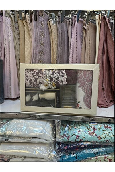 STAYILK DRESSES A luxurious royal prayer set with an elegant and practical design, presented in a luxurious gift bag.