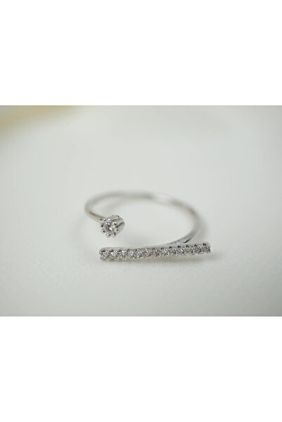 ATELİER TUĞBA خاتم YZK070 فضي قابل للتعديل مع حجر واحد وتفاصيل من الزركون الم...