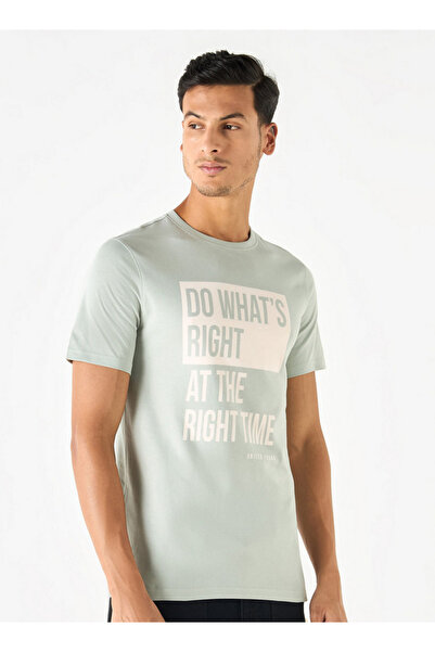 FAV Slogan Print T-shirt with Short Sleeves and Crew Neck