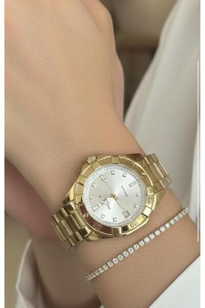 Daniel Klein Sports and Stylish Women's Wristwatch with a Gift Bracelet