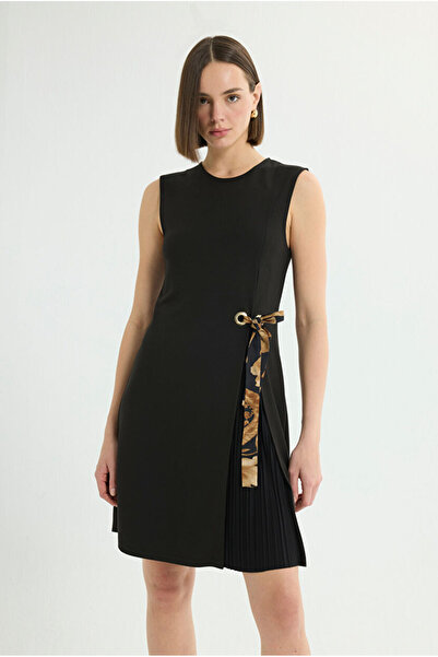 Love My Body Pilise Detaylı Elbise