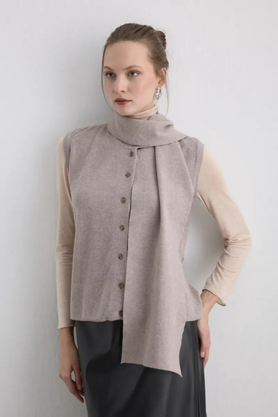 Gusto Knitted Vest with Scarf - Beige