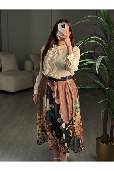 SELSAL A soft blouse and floral skirt set