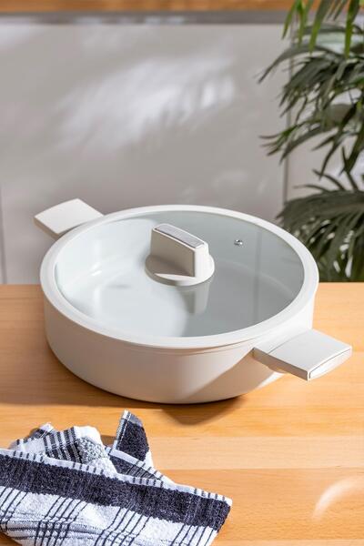 akdenizhome قدر طهي مسطح من السيراميك الكريمي فائق العرض مقاس 28 سم من ألتيمي...