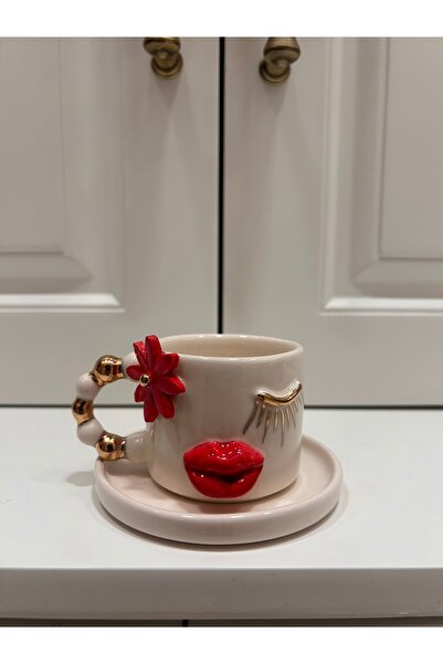 Port Aksesuar Kırmızı Çiçekli Süslü Kız Tasarımlı 24K Altın Dekorlu El Yapımı...