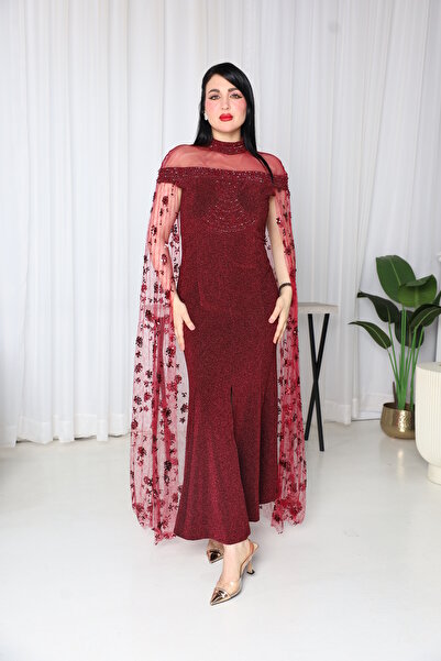 berlanty A long evening gown with a regal touch and embroidered cape - shimme...