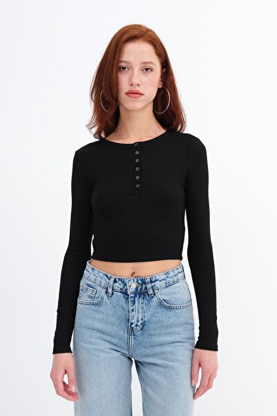 Addax Modal Blouse with Snap Buttons on the Collar B0419