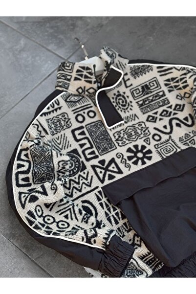 TÜZeMEN Patterned Plush Sweatshirt with Pocket Detail