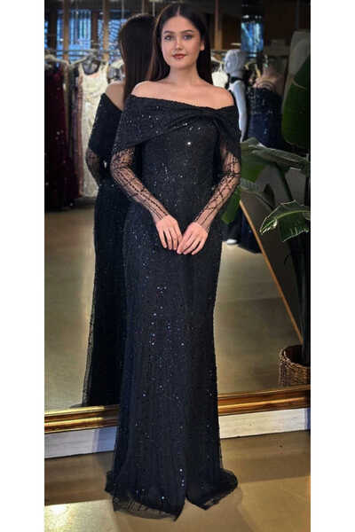 Abiyeniall Siyah Madonna Yaka Uzun Kollu Yırtmaçlı Düz Kesim Pullu Boncuklu Uzun Abiye Elbise 11119-02