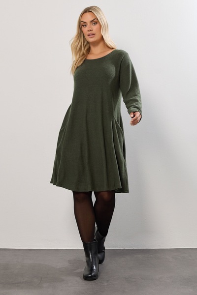 Stil Diva Plus Size Crew Neck Long Sleeve Plush Midi Dress with Pockets 285079