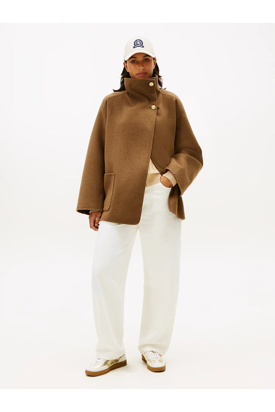 Tommy Hilfiger Women's Metallic Coated Lace-Up Sneaker with Th Monogram Plate on the Side Gold Sneaker Fw0Fw09026-0Ht