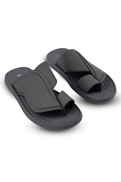 jet man Oriental Gulf sandal with a modern design