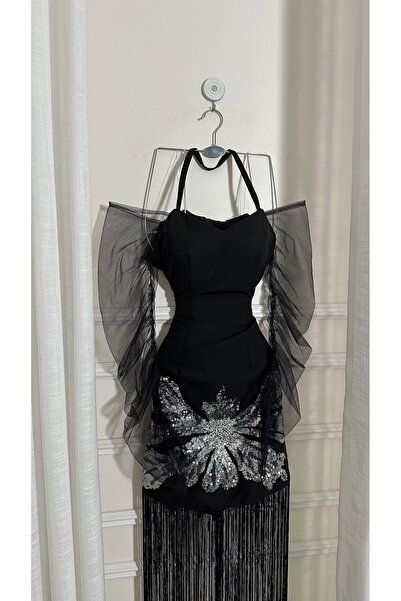 BURGUNDY Short dress with a fringed train