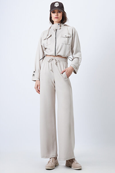 Trend Alaçatı Stili Women's Beige Hooded Double Pocket Jacket and Elastic Waist Trousers Set Vs01710