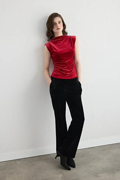 Gusto Mock Neck Pack Gathered Velvet Blouse - Red
