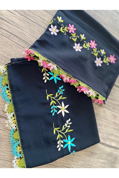 EL YAPIMI İki adet iğne oyası nakışlı namaz örtüsü