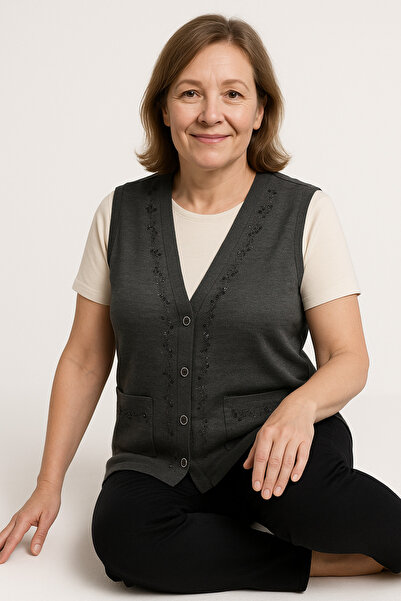 Mutlu City Women's Middle-Aged and Elderly Tight Weaving Stone Embroidered Thin Mother Knitwear Vest 1195