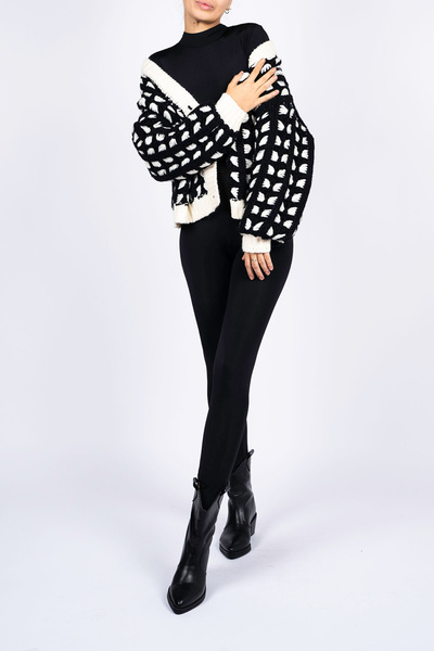 monarh Thick black sweater with knitted buttons