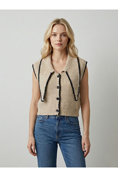Qoolest Kadın Bej Kontrast Dikişli Şal Yaka Düğmeli Crop Triko Yelek
