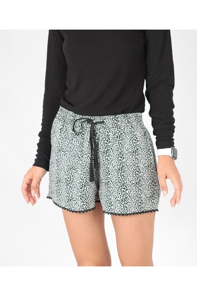 Reserved Shorts, White/Black