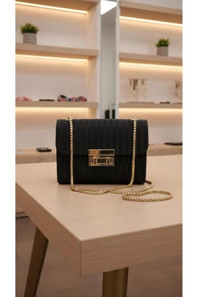 NOVARİKA حقيبة كتف نسائية ذات سلسلة مزخرفة بإبزيم ذهبي وتفاصيل مطوية