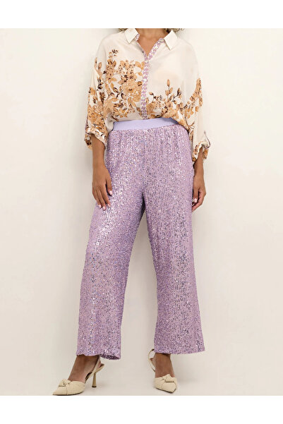 Cream Pantaloni, Mov