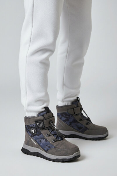 PATİK BEBE ΜΠΟΤΕΣ ΑΝΔΡΙΚΟΥ ΠΑΙΔΙΚΟΥ ΣΤΥΛ ΜΕ ΧΡΩΜΑ ΒΙΖΟΝ, ΕΝΤΟΣΙΣΤΗ ΑΝΤΙΓΛΙΣΤΙΚΗ ΣΟΛΑ ΜΕ ΚΟΛΛΗΤΙΚΟ ΣΤΥΛ