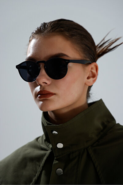 miii Unisex Black Retro Modern Sunglasses