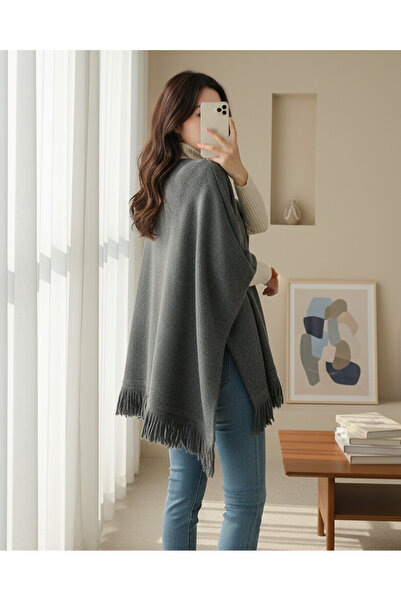 MissRunin Eteği Püskül Detaylı Triko Panço